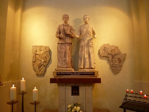 Kaplica boczna z relikwiami bł. Marii Teresy i św. Urszuli